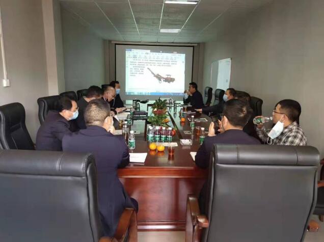 亞舟重工總經理進行產品及相關技術介紹 亞舟重工總經理進行產品及相關技術介紹